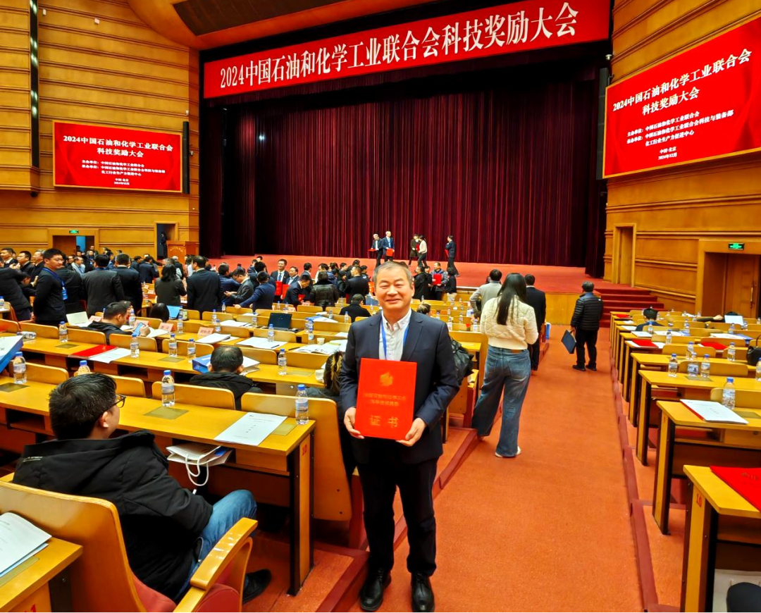 倍荣耀 | 恭贺亚美AM8及张建飞总经理，请接收双倍喜悦！ 